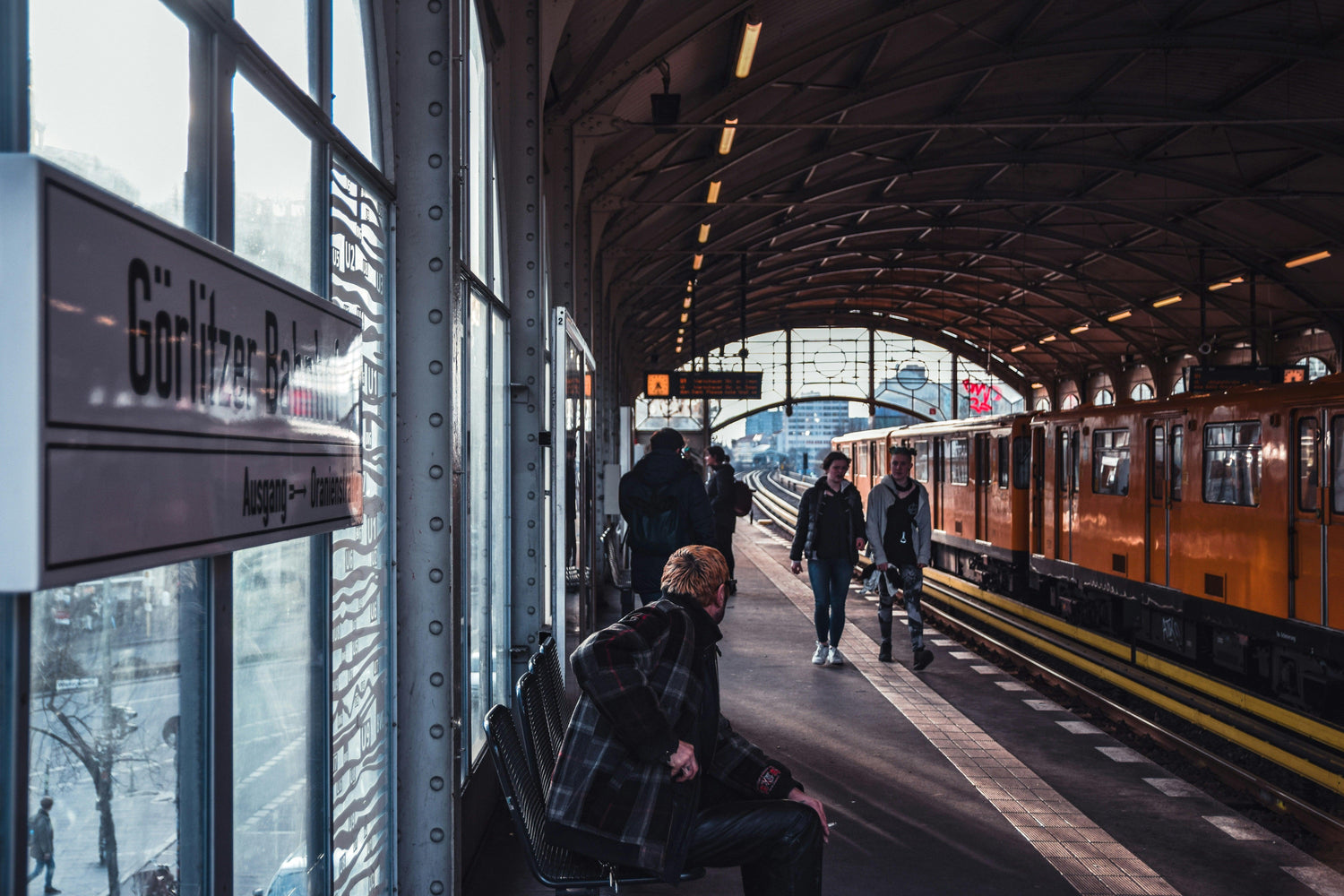 Station Görlitzer Bahnhof in Berlin als Zeichen für urbanen authentischen Städte-Tourismus.