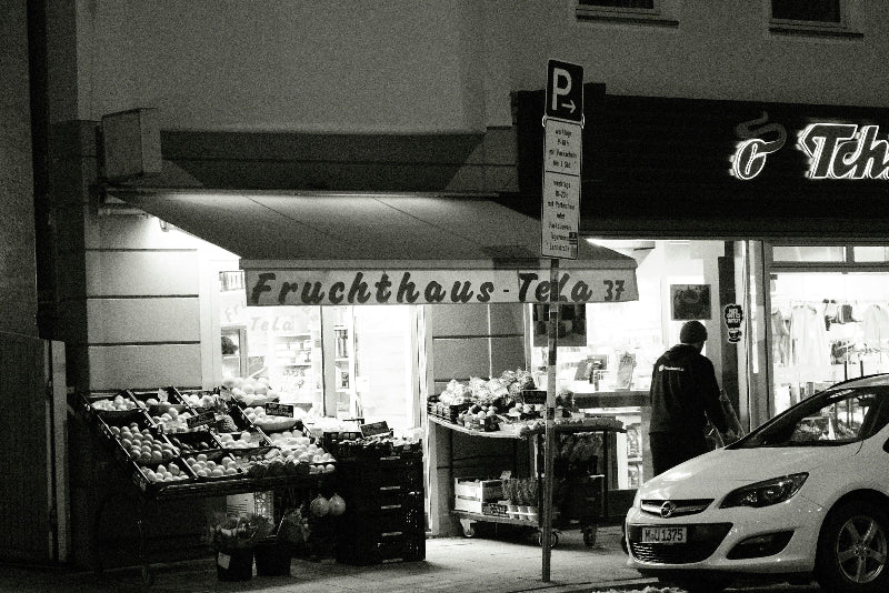 Auto im Kiez rund um den Boxhagener Platz Berlin.