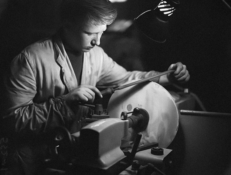 Foto von einem Arbeiter im 19. Jahrhundert in schwarz weiss. 
