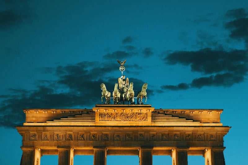 Foto des Attikarelief unter der Quadriga auf dem Brandenburger Tor. 