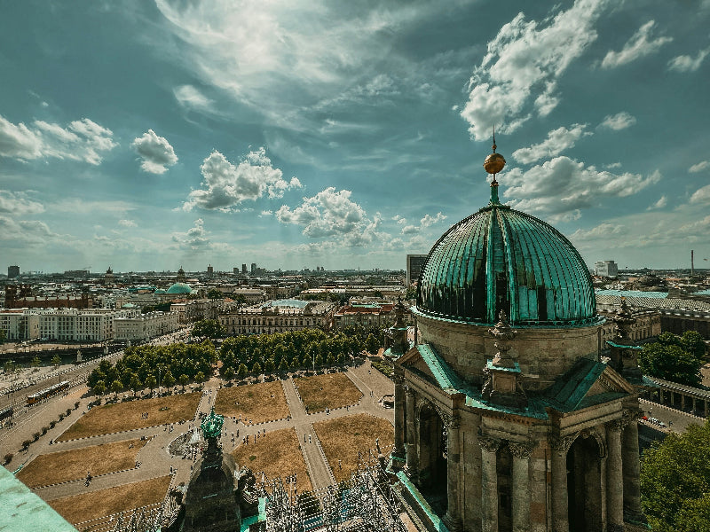 Aussicht von der Kuppel des Berliner Doms mit Museumsinsel und Berliner Innenstadt. 