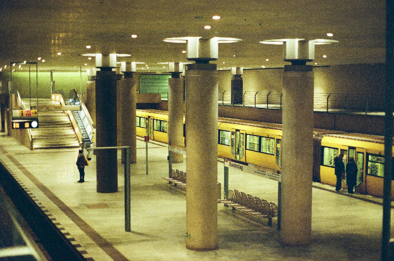 Bahnhof Bundestag mit Berliner U-Bahn.