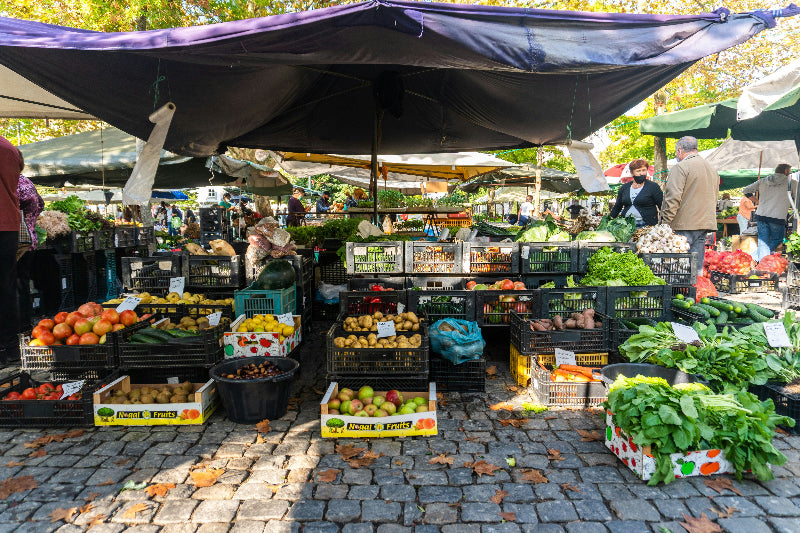 Obst und Gemüsestand auf dem Boxhagener Platz in Berlin-Friedrichshain. 