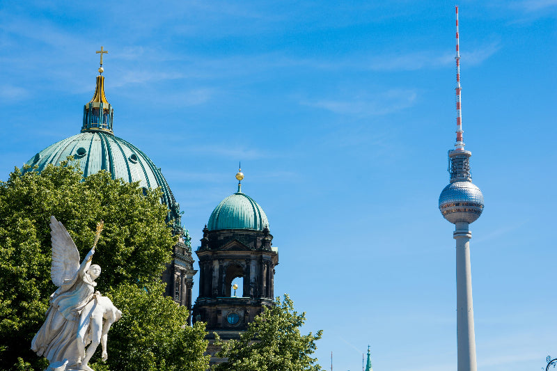 Foto vom Berliner Dom und Fernsehturm. 