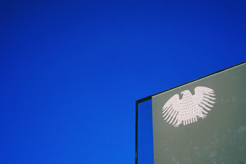 Bundesadler im Plenarsaal im Berlinre Bundestag. 