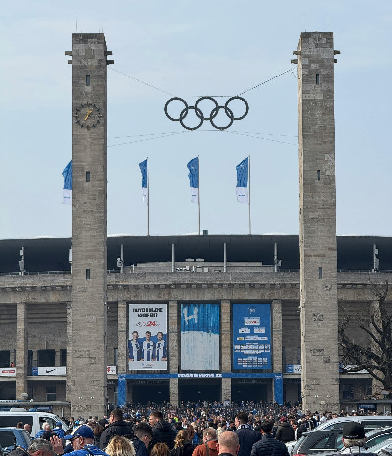Foto vom Eingang der Tribüne vom Olympiastadion Berlin. 