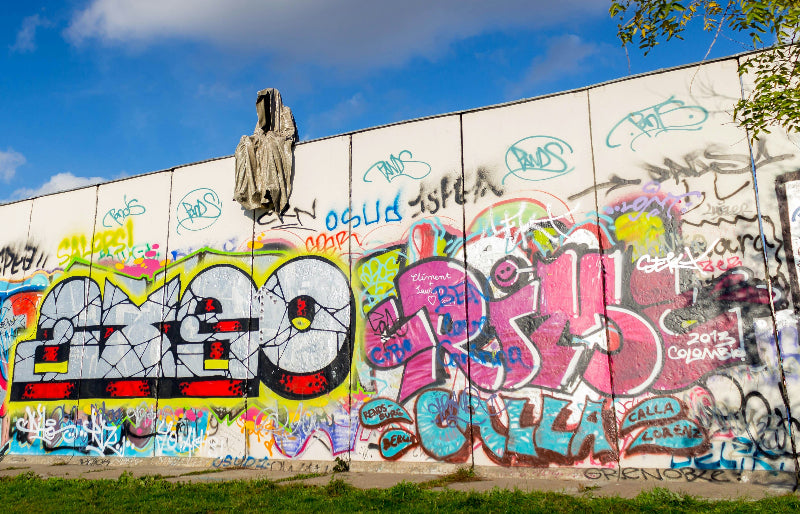 Foto der Rückseite der Berliner East Side Gallery an der Warschauer Straße 