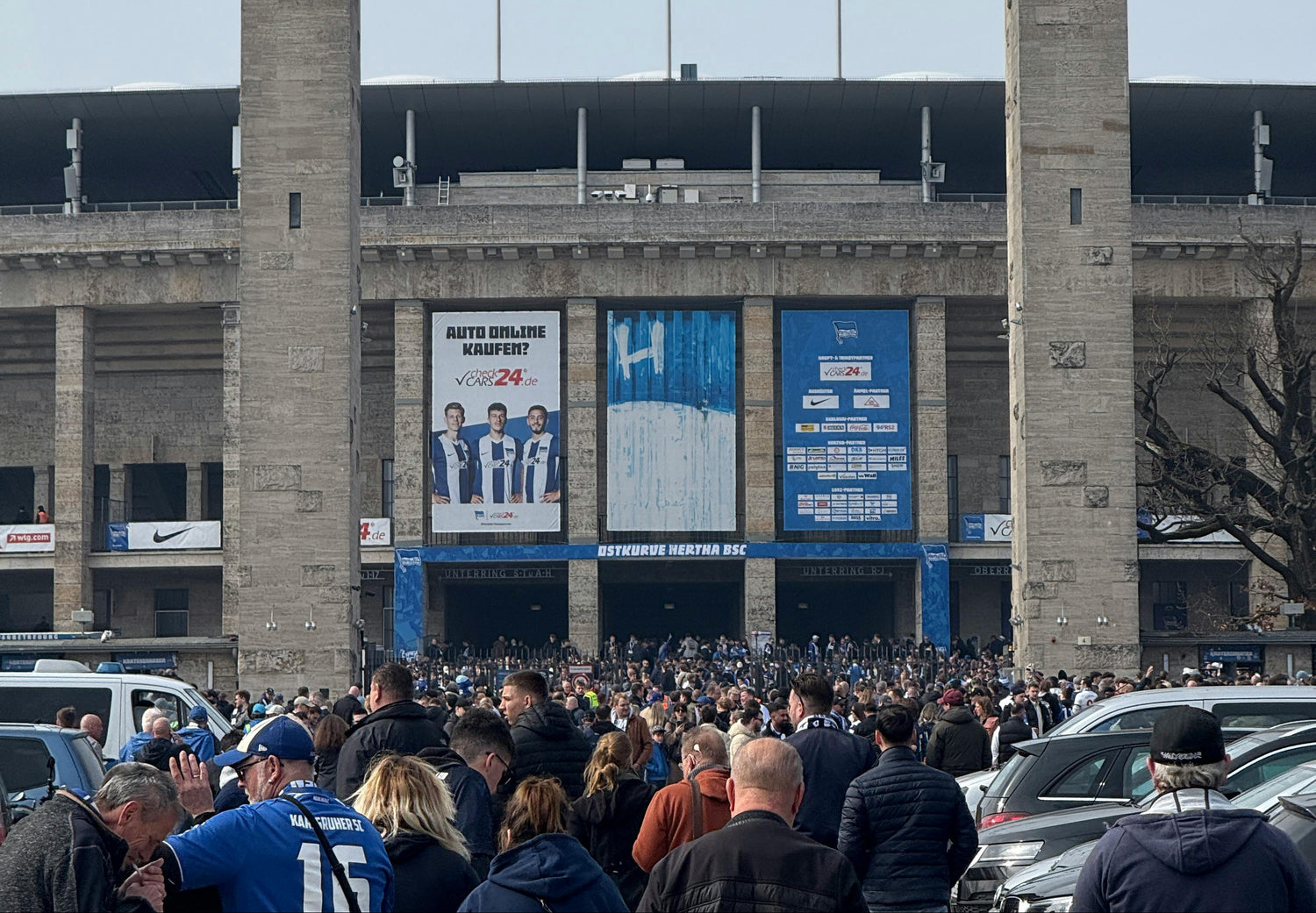 Foto von vielen Hertha-BSC-Fans.