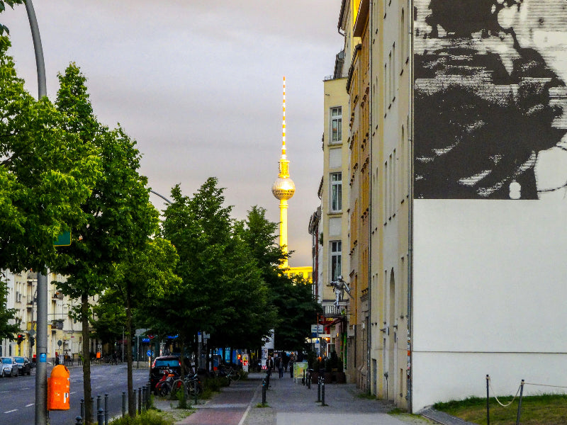 Foto aus Friedrichshain mit Sicht auf den Fernsehturm. 