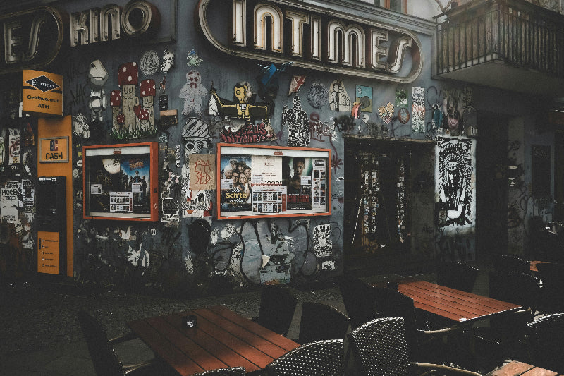 Fassade vom berühmten Kino INTIMES in Berlin-Friedrichshain am Boxhagener Platz. 