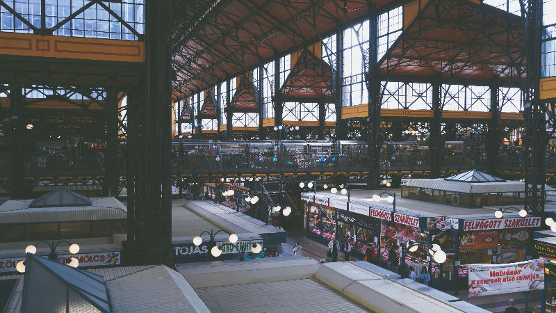 Foto von einer markthalle aus Vogelperspektive. 