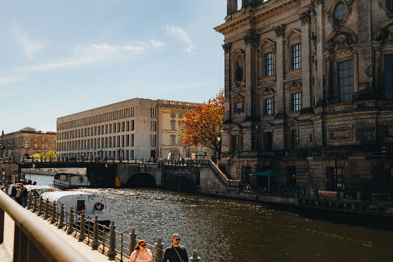 Foto von der Museumsinsel mit Berliner Dom und neuem Museum. 