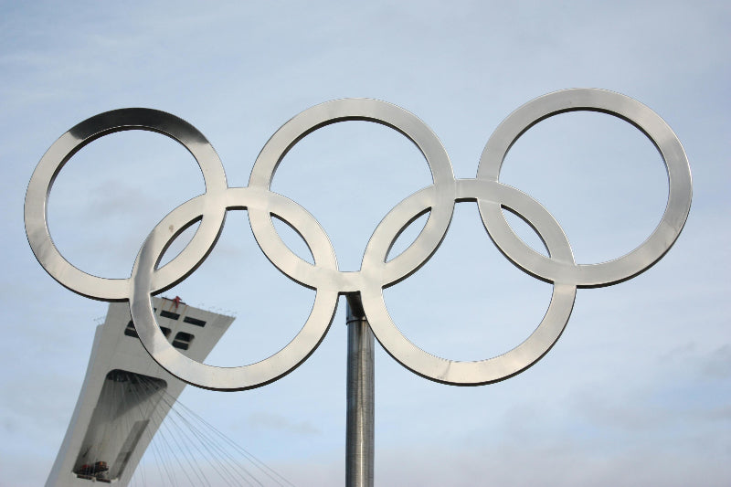 Fotos der olympischen Ringen vor dem Olympiastadion Berlin.