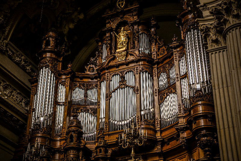 Orgel im Berliner Dom in Holzoptik. 