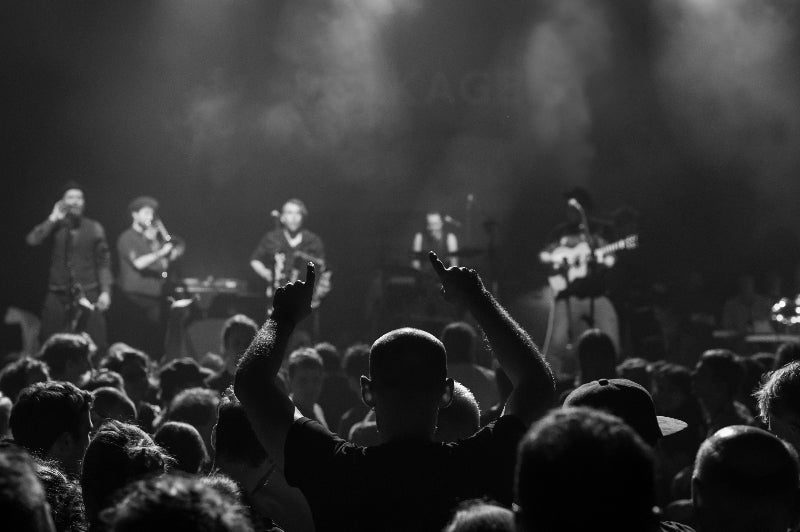 Foto in schwarz-weiss vom Tacheles Berlin Konzert.
