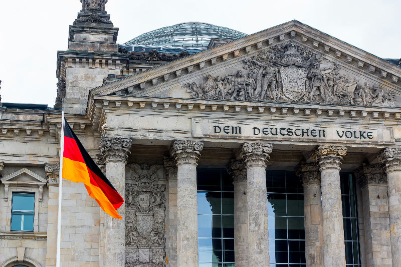 Schriftzug über dem Eingang vom Reichstag, Berlin