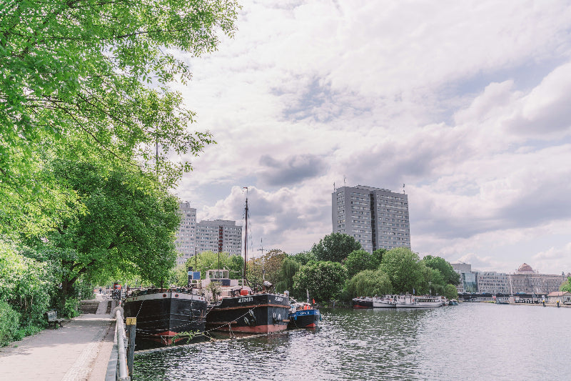 Foto von einem Aussichtspunkt an der Spree in Berlin. 