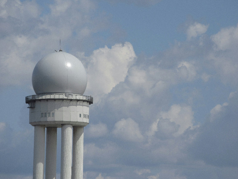 Berühmter THF-Tower vom ehemaligen Flughafen Tempelhof. 