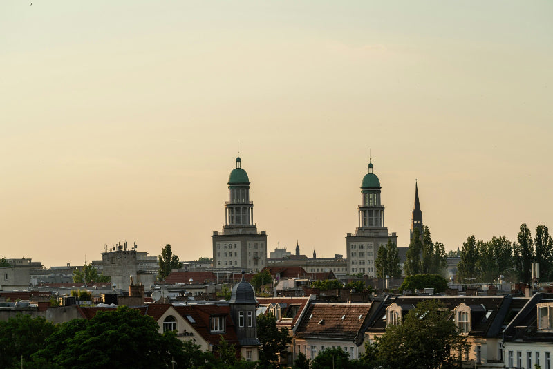Zwillingstürme am Frankfurter Tor  in der Skyline von Berlin. 