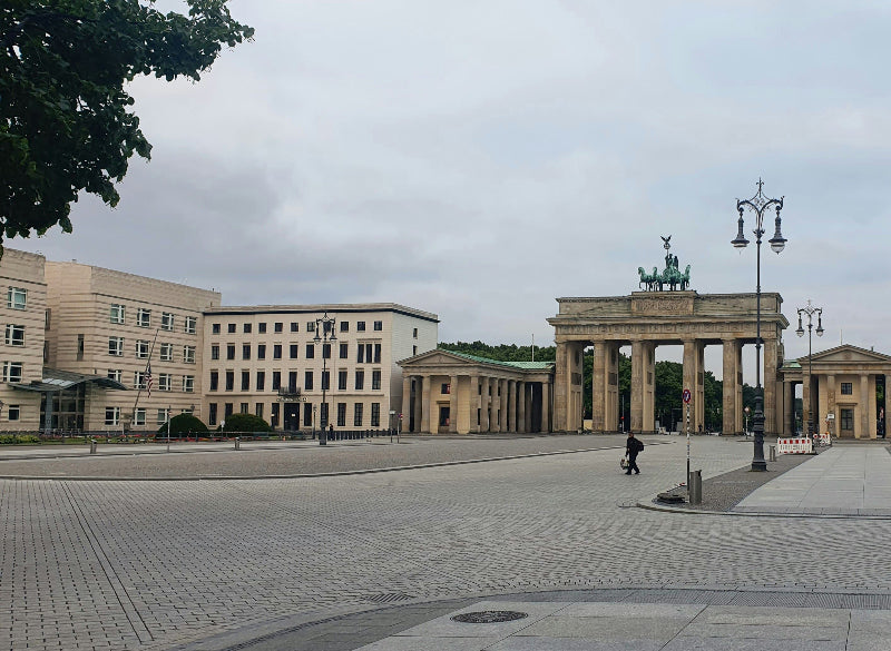 Foto von den Straßen vor dem Brandenburger Tor. 