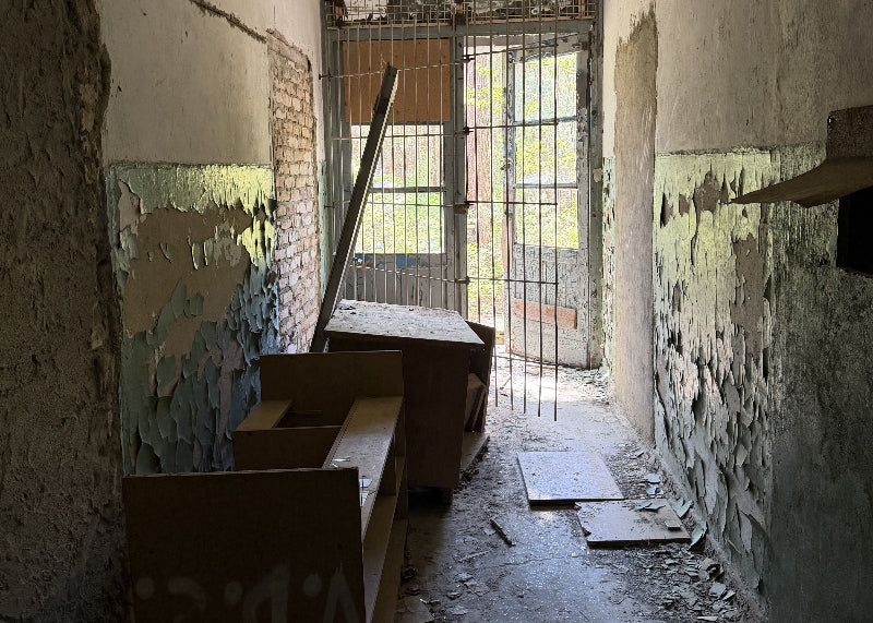 Foto vom Eingangsbereich der ehemaligen Militärsiedlung Wünsdorf in Brandenburg. 