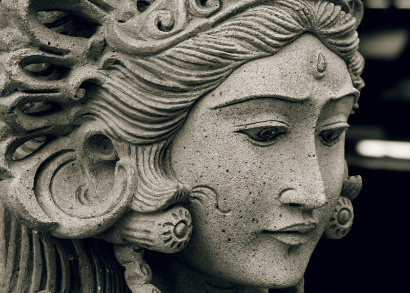 Foto von einer Figur aus der balinesischen Kultur im Bali-Garten, Berlin
