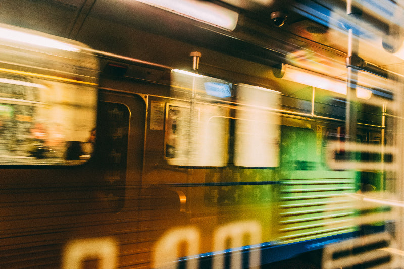 Foto von dem Fenster einer Berliner U-Bahn 
