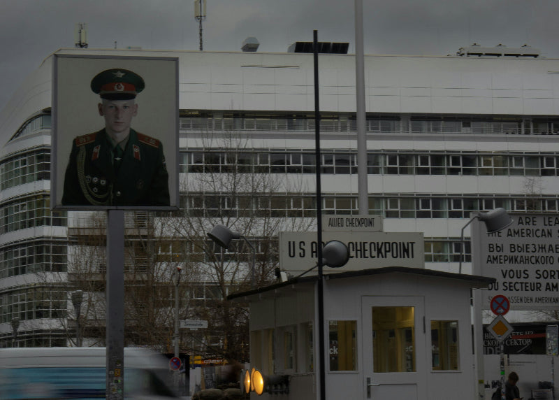 Ehemaliger Grenzpunkt Checkpoint Charlie in der Nähe vom Potsdamer Platz Berlin. 