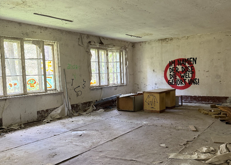 Foto vom Innenbereich eines ehemaligen Raums in der alten Militärsiedlung Wünsdorf.