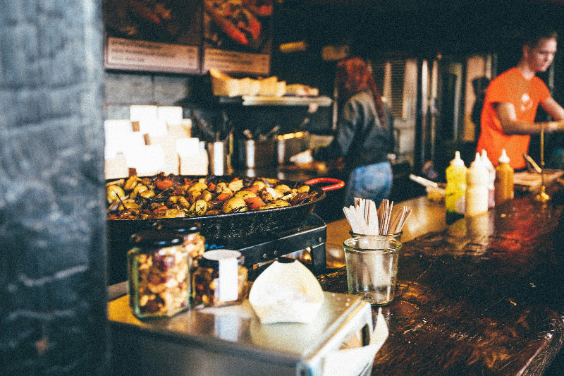 Foto einer Theke in einem Streetfood-Restaurant in Berlin